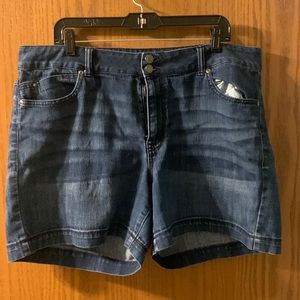 Maurice’s, high-rise Jean shorts, sz 18w